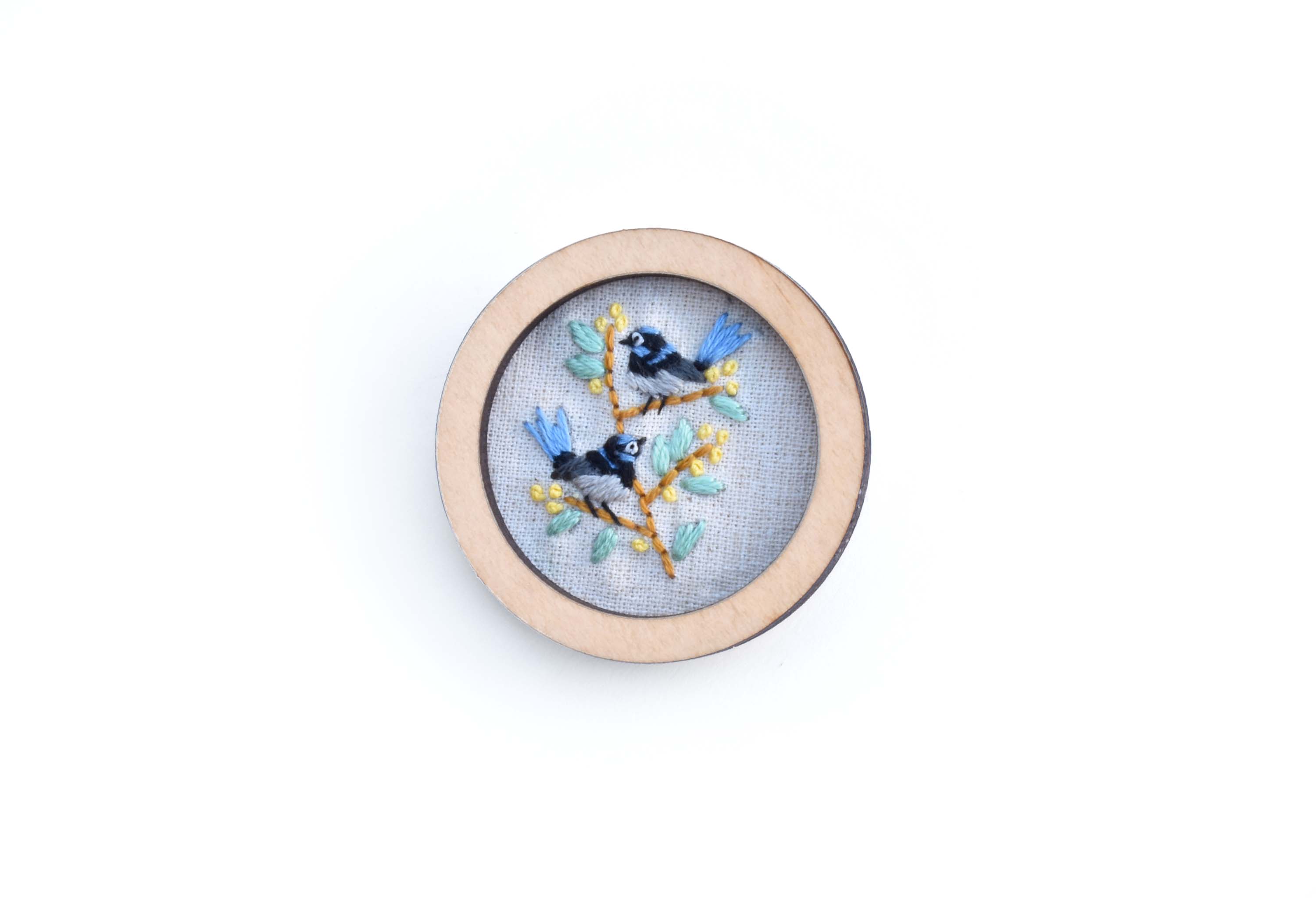 Wren brooch deals